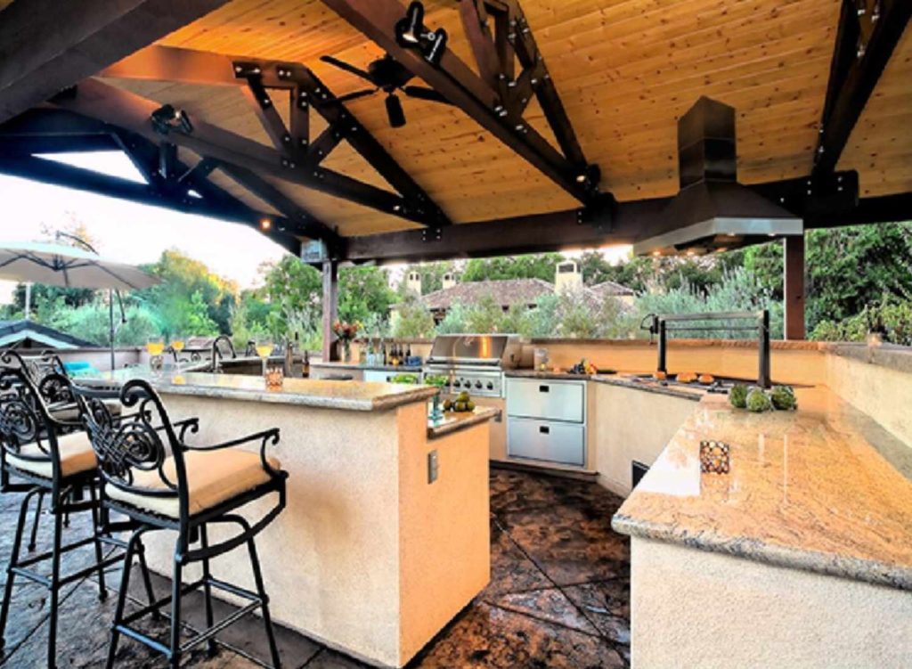 outdoor kitchen